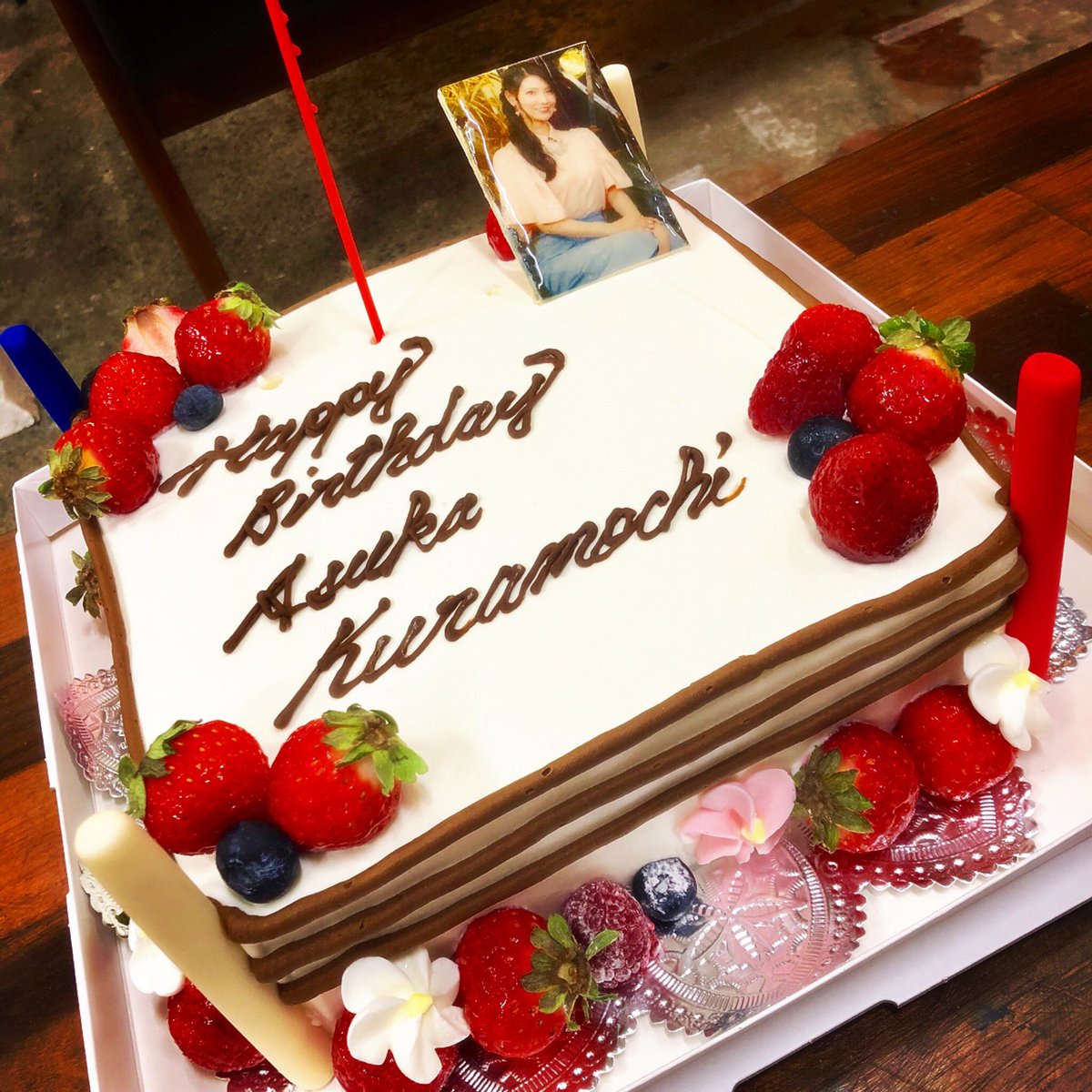 倉持明日香 En Twitter 昨日 有田と週刊プロレスと のスタッフのみなさまから花束 リングケーキを頂きました そして 有田さんも誕生日プレゼントをくださいました うぅ幸せ Twitterでもたくさんの方からおめでとうと言ってもらえて 番組スタッフさんや