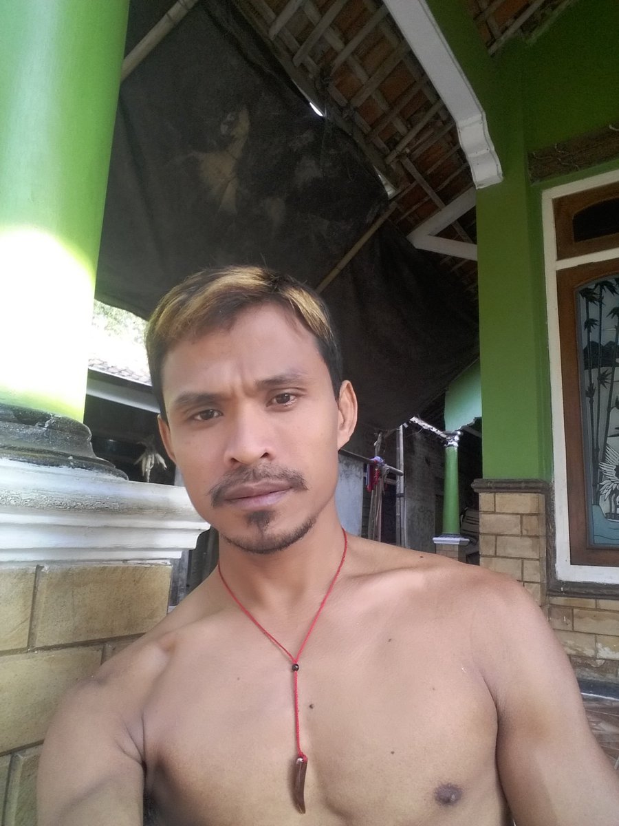 Ari8319's tweet photo. Ada yg mau boking lewat wa aja https://t.co/E9l8PkJ8rp