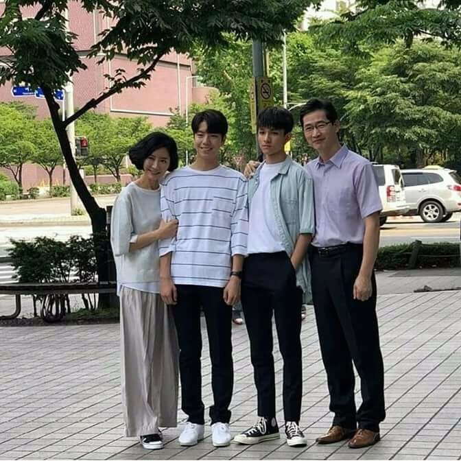 zuka033's tweet photo. And finally we got to see seo robin! This chic ver of muel is so cool! #RevengeNote2 im really happy muel debut as an actor!
And first cut image of the collaboration, this program really great! Im loving how muel improved a lot there! #samuel #samuelGA https://t.co/kRfaFL2kOk
