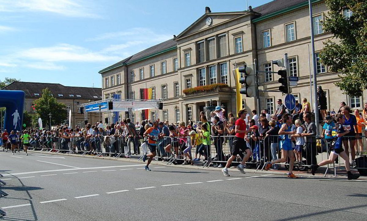 Heute rennt das 'Sturmvogel'-Team beim Tübinger Stadtlauf! Es geht über 10 km direkt über den Umbrisch-Provencalischen Markt. Die Stimmung letztes Jahr war super, und wir freuen uns schon auf viele jubelnde Zuschauer! #Erbelauf