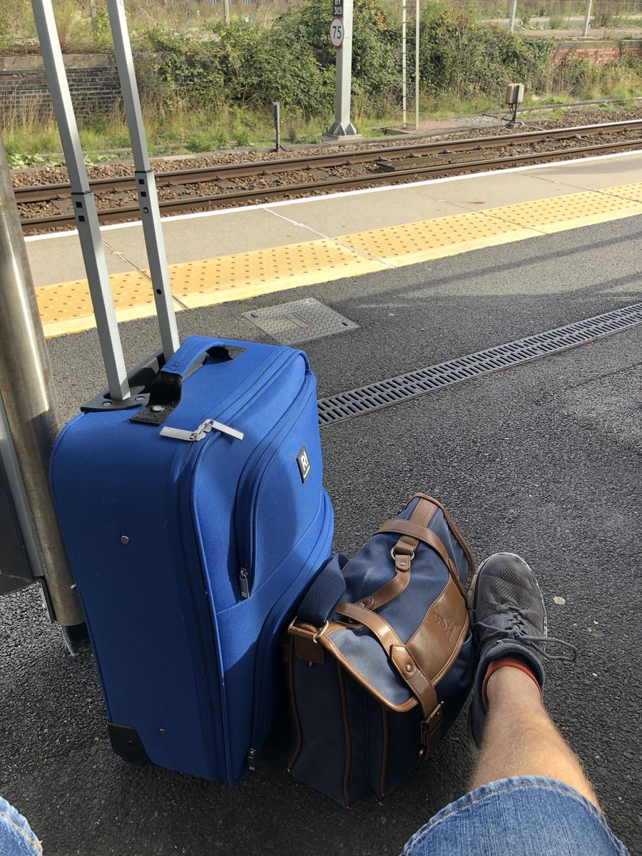 Dan_Harris17's tweet photo. And it’s time to head off to #Bournemouth for the #BACCNConf2018 exciting few days! Im not nervous at all, I don’t know what you’re talking about! #FirstTimePresenting @myICUvoice_UK @JVFICU @HPF_Blog #CriticalCare #Nurse https://t.co/hwq5pXmj9z