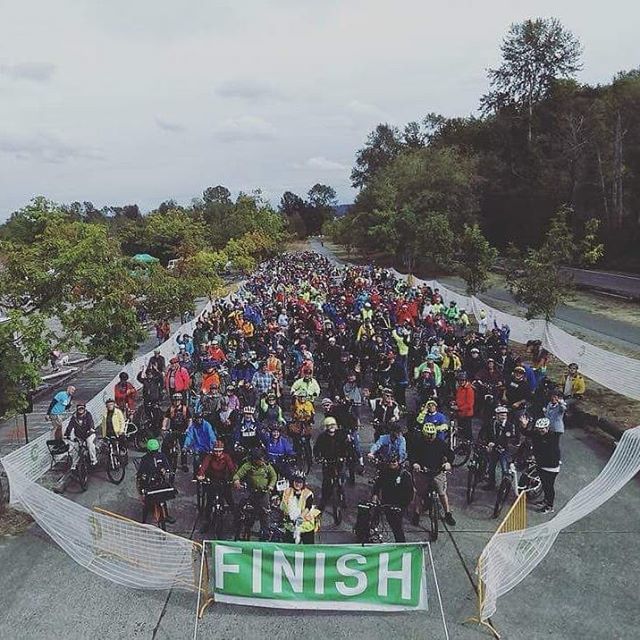 deepak_on_air's tweet image. A drone shot for today's event. That's why I always wanted a #drone. #cascadecyclingclub #radpowerbike #radcity #guinessworldrecord ift.tt/2MzuOnv