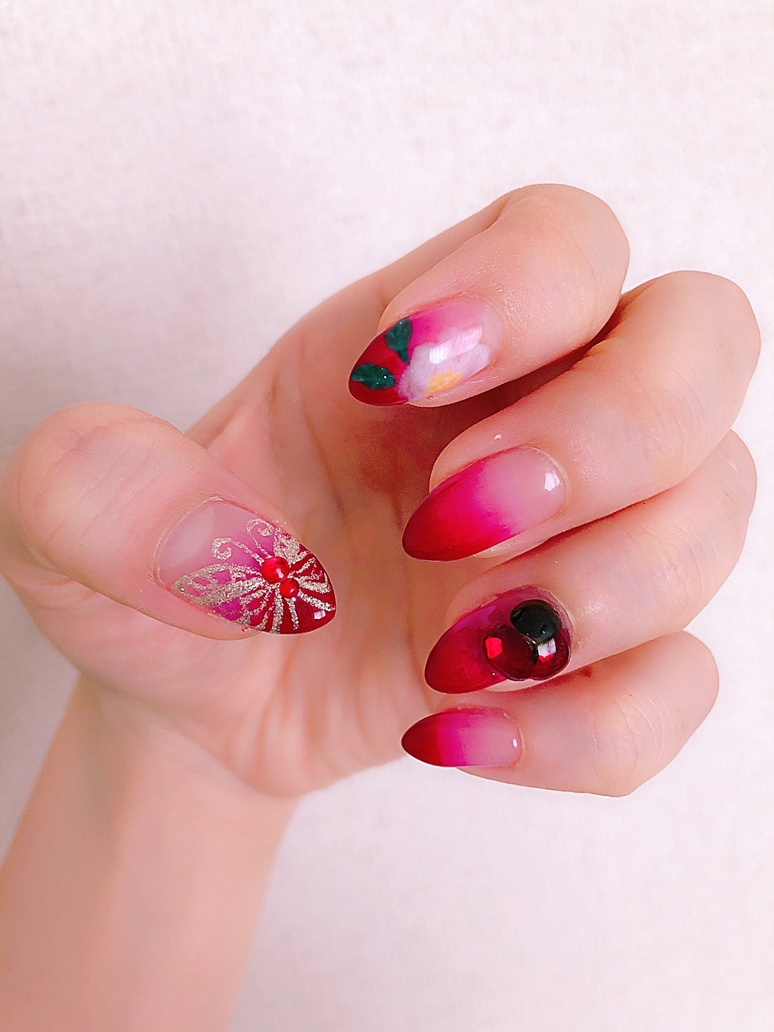 画像 椿と蝶々描いた W ボルドーのグラデーション可愛い ネイル セルフネイル ネイルアート 手描き T Co 8re0dtpef Matomehub まとめハブ