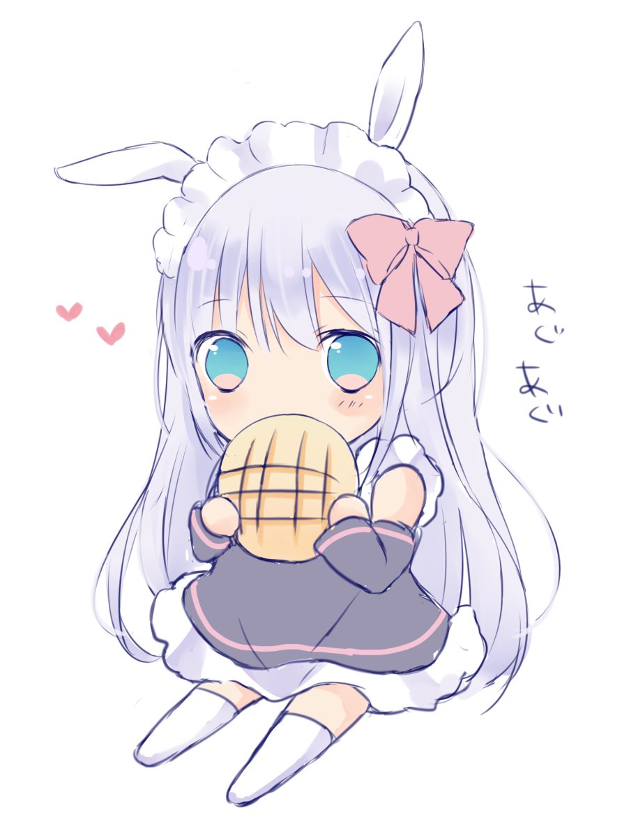 sio_pure's tweet photo. メロンパンをかじるうちの子 https://t.co/cRT4VfqkyA