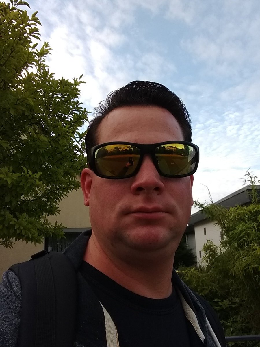 webdave_de's tweet photo. On my way to the #gdgsummit #DACH #Pirate #sleepyfaces https://t.co/KGhMDEK74Z