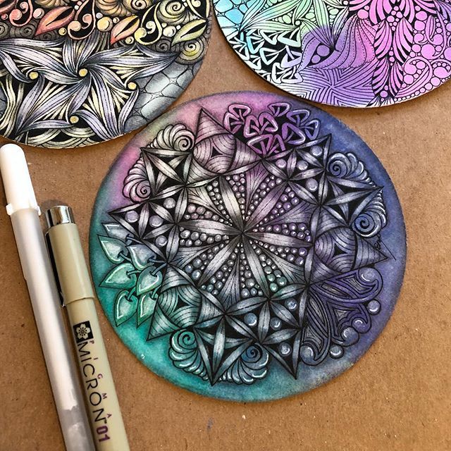 Emiko_K_28's tweet photo. #zentangle #zentangleinspiredart #zendala #zenart #zendoodle #drawing #patternart #colors #penart #illustration #enjoy #bleedingtissuepaper #ゼンタングル #パターンアート #ウォーターカラー #楽しい #瞑想 #ワークショップ https://t.co/Hkg8UbfW5H https://t.co/kyUEqvINoO