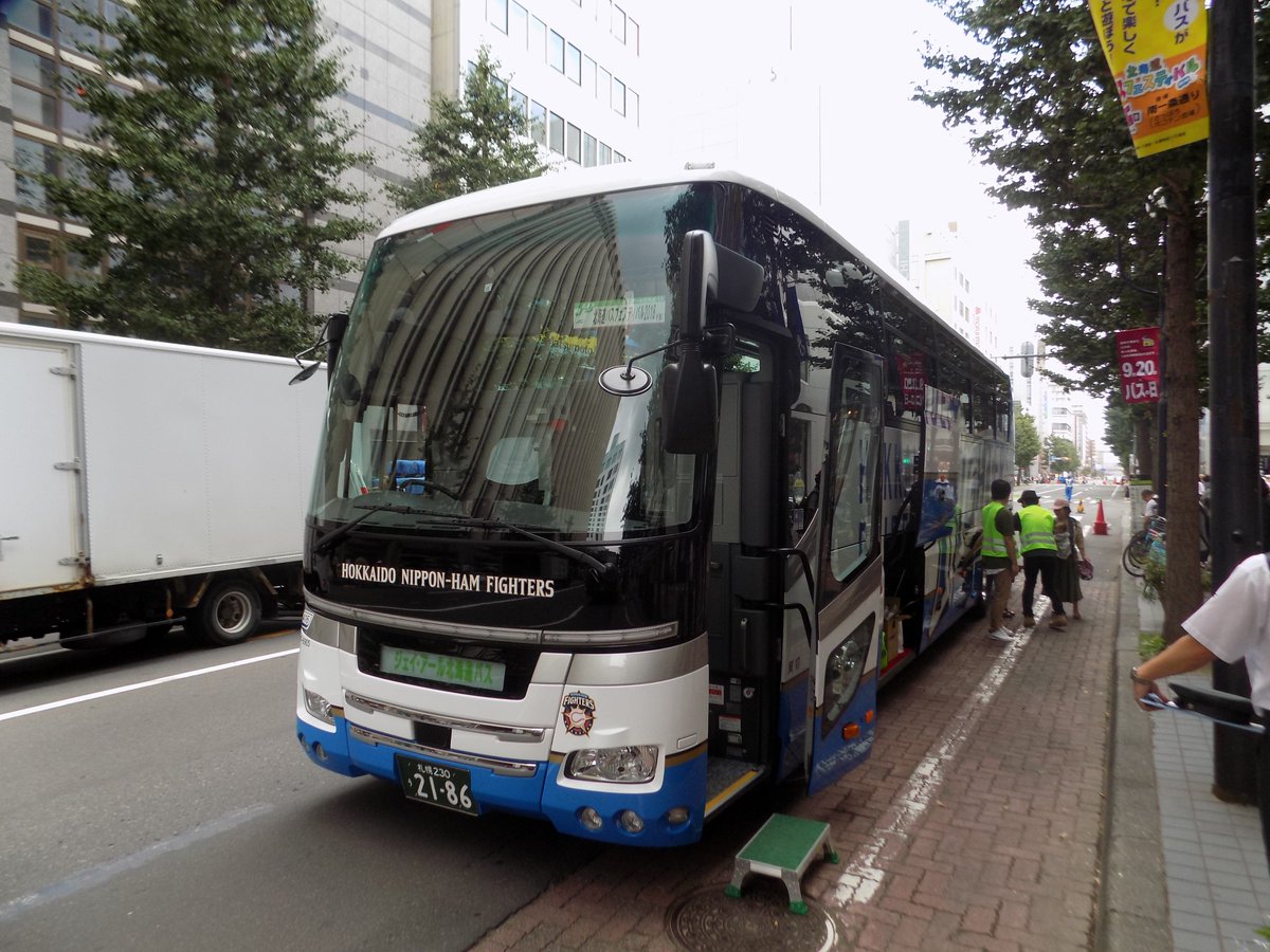 特急ていね号さん V Tvittere こちらは ジェイアール北海道バスのファイターズ号です 北海道日本ハムファイターズの選手のための貸切専用の バスで 札幌ドームでも見かけたことがありますが 北海道バスフェスティバル ジェイアール北海道バス ファイターズ号