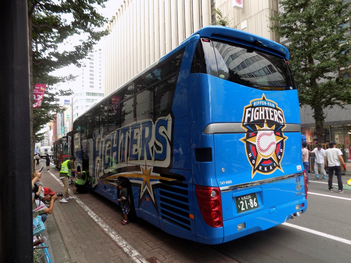 特急ていね号さん V Tvittere こちらは ジェイアール北海道バスのファイターズ号です 北海道日本ハムファイターズの選手のための貸切専用の バスで 札幌ドームでも見かけたことがありますが 北海道バスフェスティバル ジェイアール北海道バス ファイターズ号