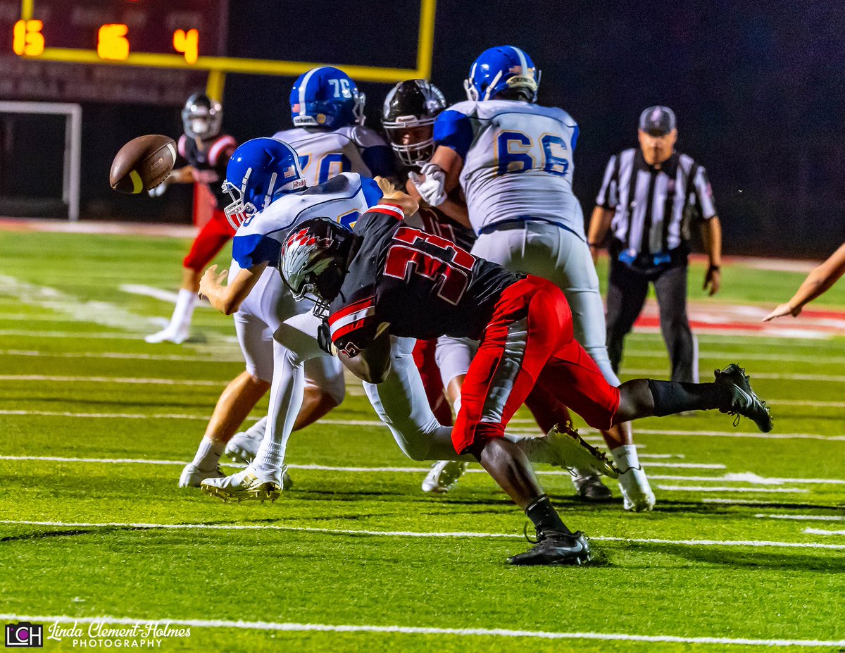 lwch's tweet photo. This is what happens when those IH Braves Dogmen go into beast mode.  @DimetriusB19 eases the burden of the opposing QB of his ball, and then @JalenThornton52 takes said ball into the end zone for a TD. #Dogmen  #Gobraves #ihfootball https://t.co/R438gSriJG
