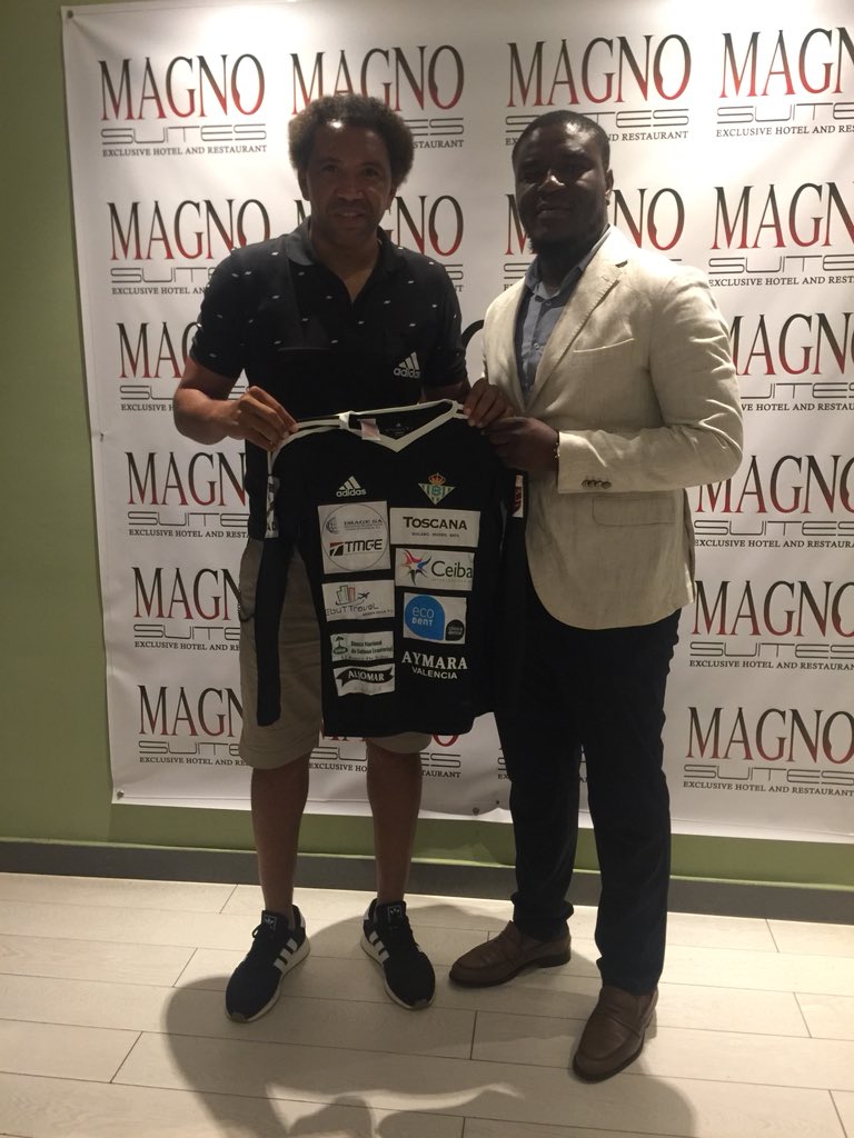 Presentación de temporada clinic @Fundacion_Betis <a href="/Curro_Picchi/">Curro M.Picchi</a> <a href="/jamonesaljomar/">jamones aljomar</a> <a href="/EbutViajes/">Ebut Travel - Agencia de Viajes</a> @ClinicaEcodent <a href="/MagnoSuites/">Magno Suites</a> <a href="/ffrm_es/">FFRM</a>