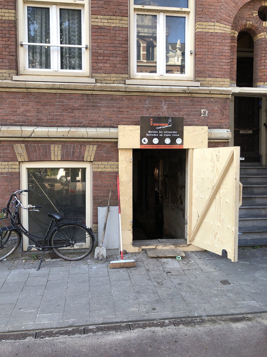 Druk bezig met funderingsherstel aan de Wijtenbachstraat 46 te ❌❌❌