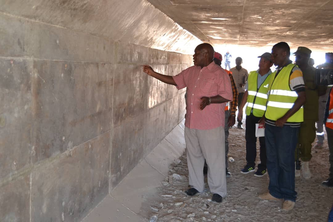 Nimekagua maendeleo ya ujenzi wa barabara ya Nyahua-Chaya KM 85 mkoani Tabora na kumtaka mkandarasi kampuni ya CHICO kukamilisha mradi mapema 2020, aidha  nimemuagiza Mhandisi Mshauri (RE) kusimamia haki za wafanyakazi.