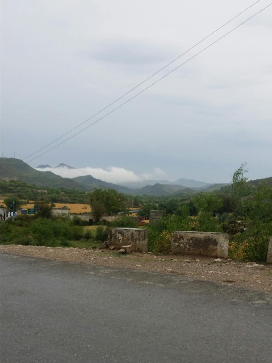 EcoVibeExplorer's tweet photo. Salt Range: a hill system in the Punjab which extends along the south of the Pothohar Plateau and the North of the Jhelum River. The Salt Range contains the great mines of Khewra, Kalabagh and Warcha which yield vast supplies of salt
Credits: @Sanaakhter29 
#HamaraPakistan https://t.co/RRDytNIGFN