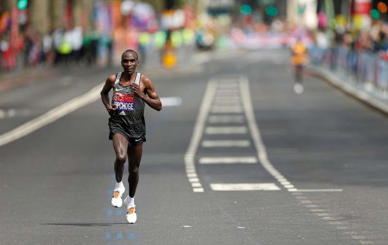 runners_es's tweet photo. Los 10 maratones de Eliud Kipchoge #BerlinMarathon

2:03:05 1 London '16
2:03:32 1 Berlin '17
2:04:00 1 Berlin '15
2:04:05 2 Berlin '13
2:04:11 1 Chicago '14
2:04:17 1 London '18
2:04:42 1 London '15
2:05:00 1 Rotterdam '14
2:05:30 1 Hamburg '13
2:08:44 1 Rio de Janeiro '16 https://t.co/x6KTSuWhdC