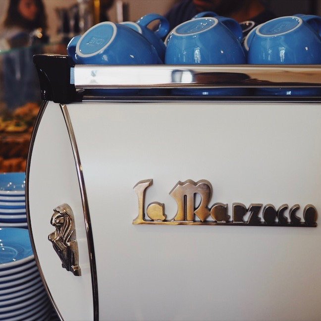 Detaljer på en klassisk <a href="/lamarzocco/">La Marzocco</a> GB5 i vitt..

#lamarzocco #specialtycoffee #coffeelovers #handmadeinflorence #espressospecialisten