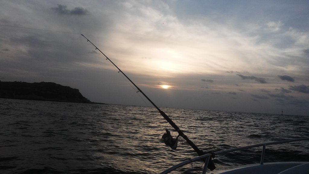 Anem a pescar a la sortida del sol a Maó
<a href="/BVG_soleado/">Bárbara</a> <a href="/mvvictori/">Mario Victori</a> <a href="/cvvictori/">Cristina Victori</a> <a href="/TomasMolinaB/">Tomàs Molina</a>