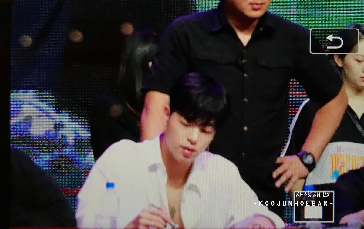 KooJunHoeBar's tweet photo. [PREVIEW] 180916 TIANJIN 티안진 사인회 #구준회 #준회 #iKON #아이콘 #JUNE https://t.co/zXhj1qWtjh
