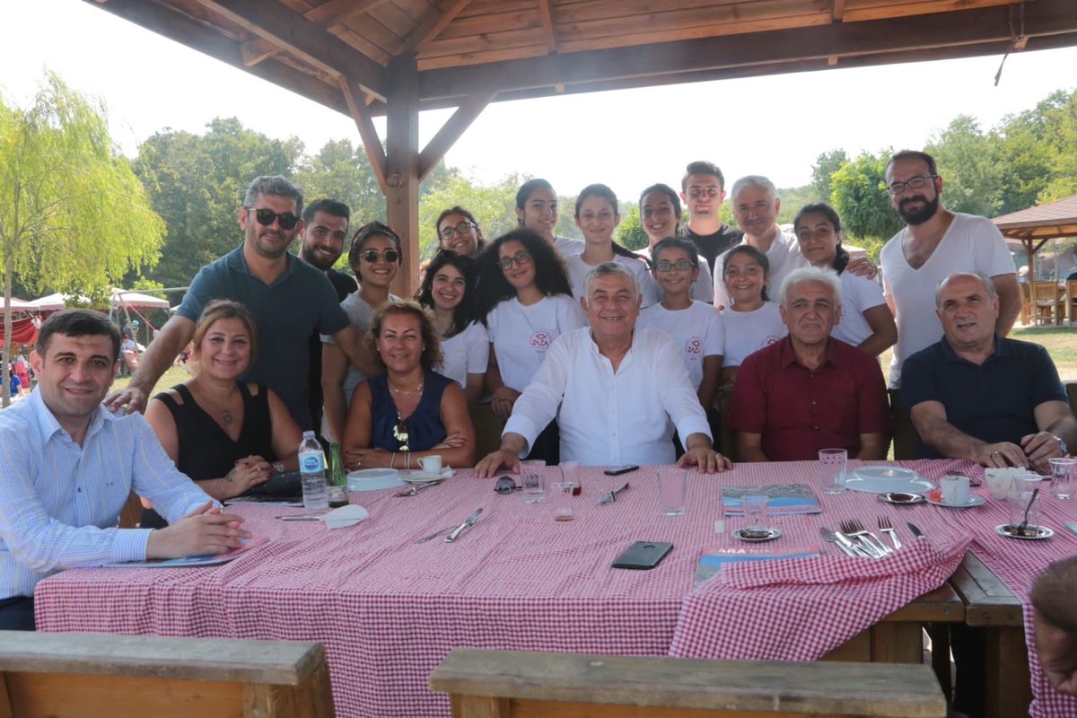 Zara dernekler federasyonu etkinliğinde.Sarıyer Bld Bşk Şükrü Genç ile gençlerimizle.