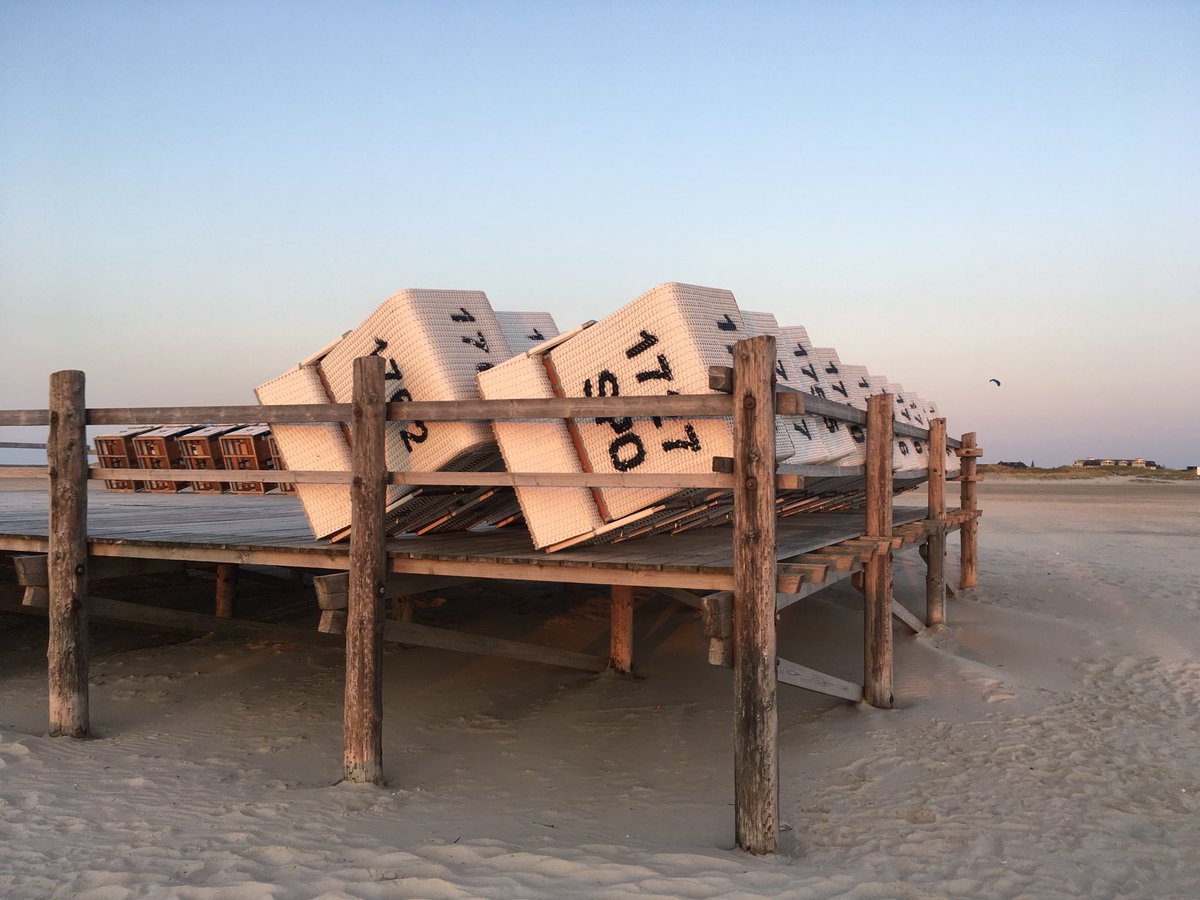 FeWoBeisel's tweet photo. Der #Sommer geht, der Spätsommer kommt! Jetzt richtig zur Ruhe kommen. Nix, wie raus ans #Meer! #Nordsee #Strand #Eiderstedt #StPeterOrdung https://t.co/l4tTKUgChY
