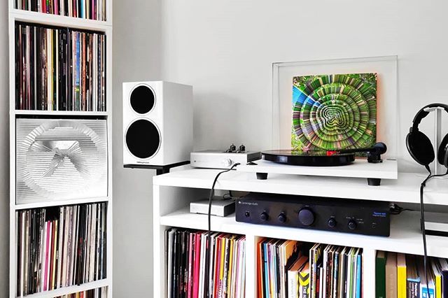 JayParmar's tweet photo. 'Collapse EP' by Aphex Twin. This is some mind-warping headphones juice. He's a genius. It sounds SOOO good. 🎧👌🤯 #AphexTwin #Collapse #CollapseEP #NowPlaying #NowSpinning #vinyl https://t.co/qCgMHIVtea https://t.co/YCTC0ZDUGf