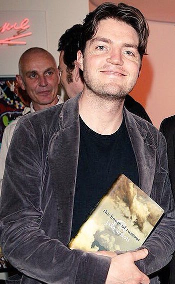 Sharonmuskebear's tweet photo. Good morningππJust a quick #BurkeBoost #TomTopup to start the day. Hope you all have a super Sundayπππβπ #TomBurke https://t.co/EzGsU0ncXN