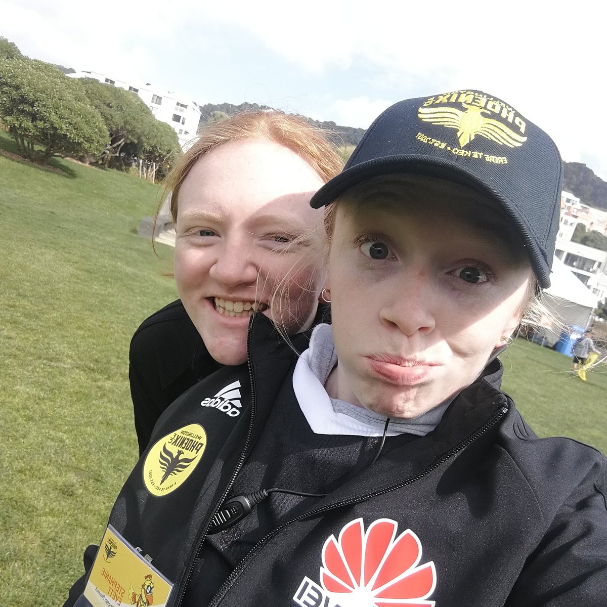 Stephanie_evett's tweet photo. Back to Wellington and straight back to a @WgtnPhoenixFC event, great day helping out at the community day ๐ โฝ #biggestphoenixfan #wellingtonphoenix #fanoftheyear #coyn #gdff #wellingtonphoenixfans #lovewelly #wellington #whatilovedoing https://t.co/qqhcQoVEpa