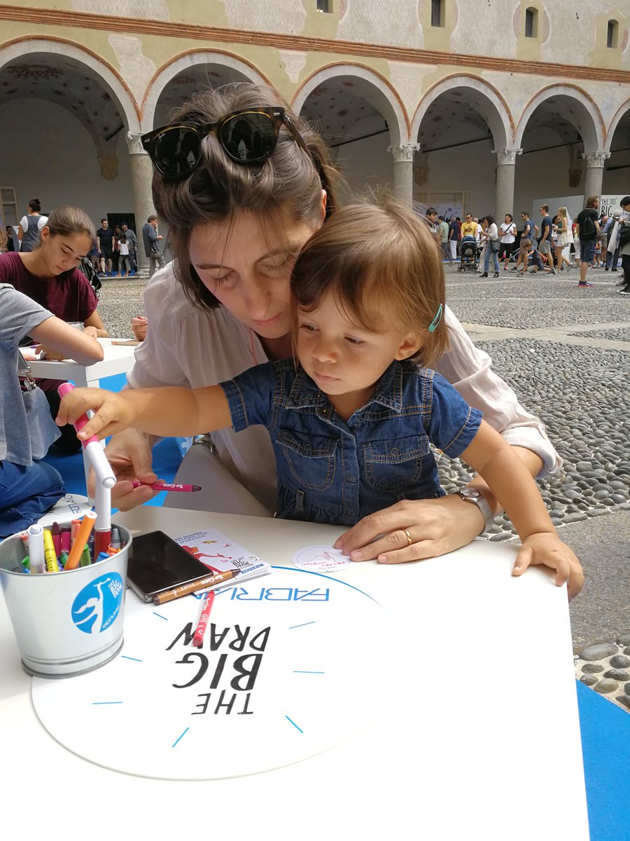 Maziro79's tweet photo. Bella iniziativa a Milano con #TheBigDraw per i più grandi e soprattutto i più piccini #TBD2018 #TheBigDrawisAllAround #TheBigDrawFabriano #Milano #Milanottimisti @Fabriano1264 #CastelloSforzesco https://t.co/y4Ndwj4Zqn