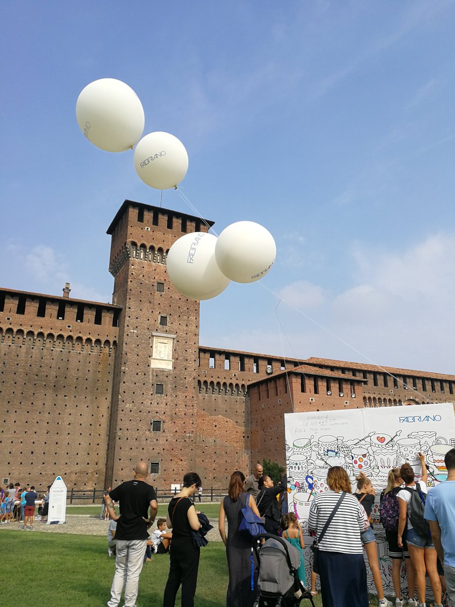 Maziro79's tweet photo. Bella iniziativa a Milano con #TheBigDraw per i più grandi e soprattutto i più piccini #TBD2018 #TheBigDrawisAllAround #TheBigDrawFabriano #Milano #Milanottimisti @Fabriano1264 #CastelloSforzesco https://t.co/y4Ndwj4Zqn