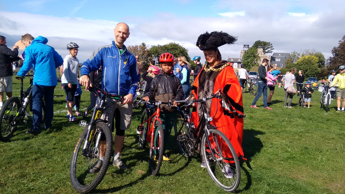SustransSouth's tweet image. James Cleeton England Director @SustransSW and @brislordmayor Cleo Lake @BristolCouncil enjoying the #trafficfree day at #cyclesunday #cycle #activekids #Bristol