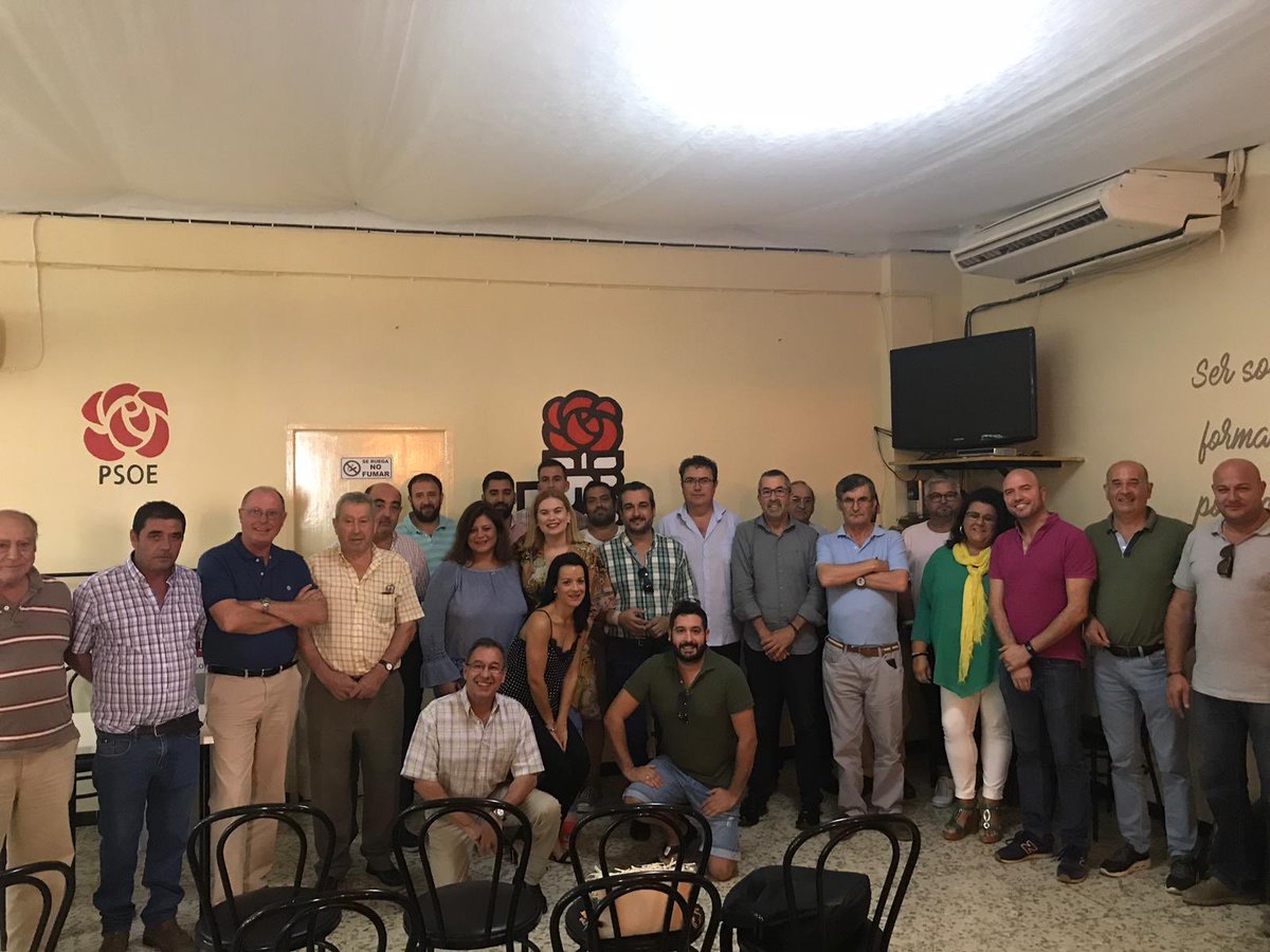 pepemsanchez's tweet photo. Hoy el #PSOE de #Peñaflor afronta una nueva etapa con Manuel Camacho al frente de la ejecutiva local. Muchas ganas y mucha ilusión de un equipo renovado para este nuevo tiempo. #MásPSOEMásSevilla https://t.co/EpMIyECkrW