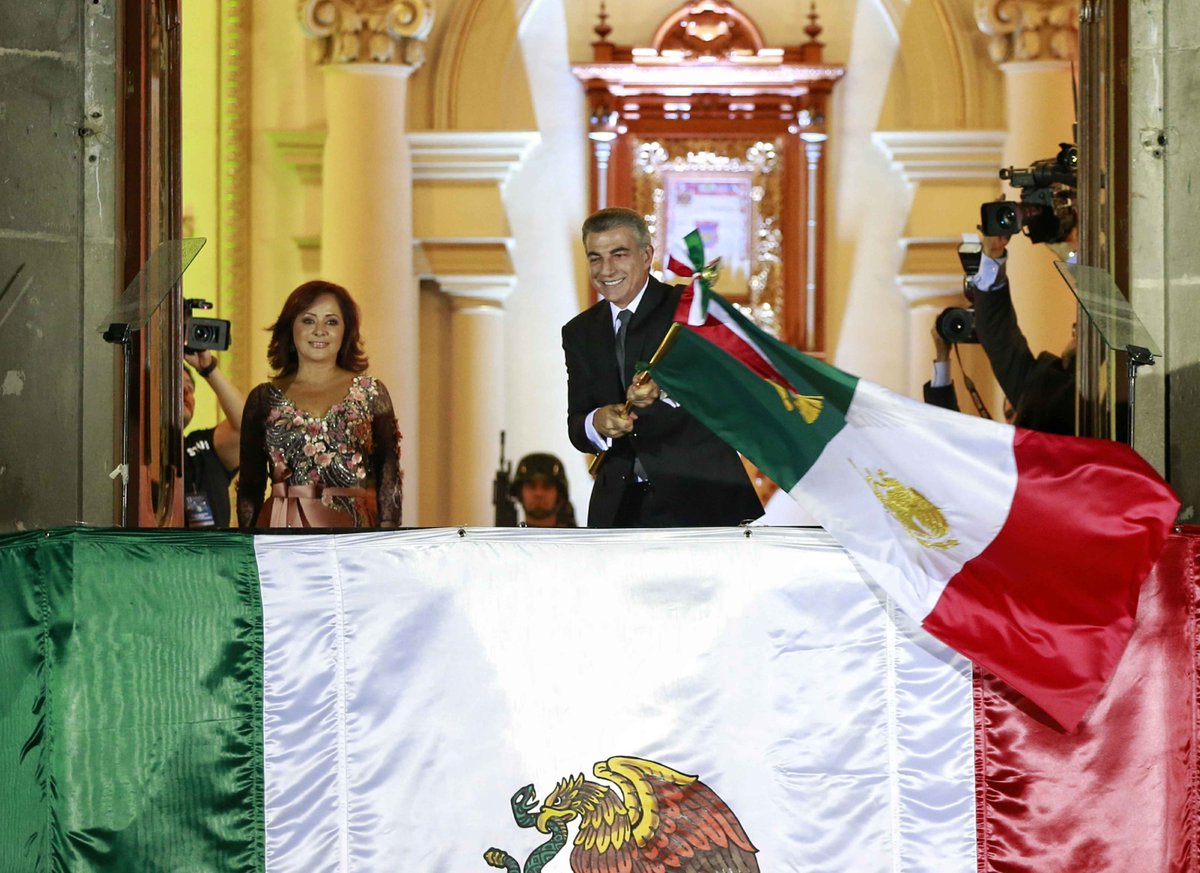 DxTNoticias's tweet photo. CONMEMORA @TonyGali EL 208 ANIVERSARIO DE LA INDEPENDENCIA DE MÉXICO #GritoDeIndependencia #Puebla #pueblaconvalores @Dinorah_LdeGali @LuceroMexico @_valmusic @BarandelaBand @ComSocPuebla  https://t.co/8Aos34JyTu https://t.co/PHQbQhmJFH