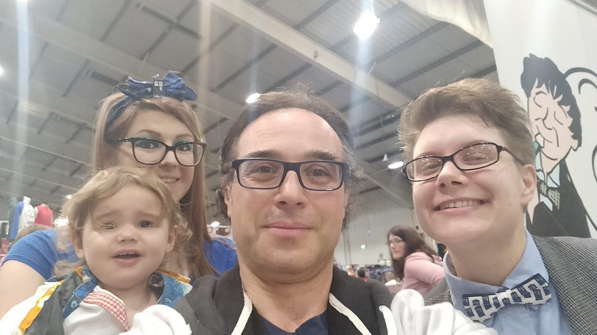 FioTrethewey's tweet photo. I have met some amazing cosplayers today !!!  #FCCExeter #DoctorWho #Coraline https://t.co/AZO7FfSLZA