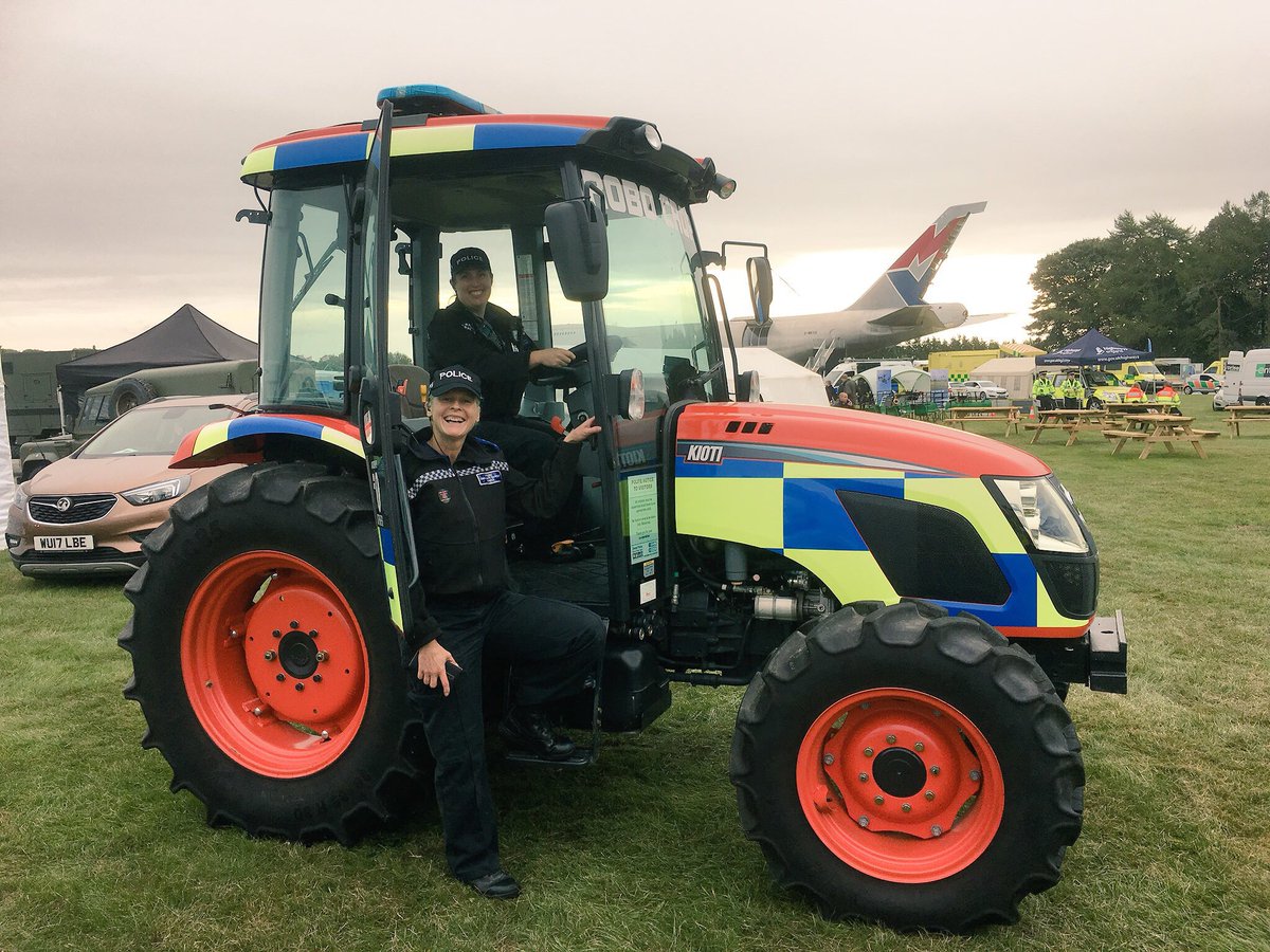 WiltsRuralCrime's tweet image. Oh... and did we mention we brought the ROBO CROP Tractor!! 🚨🚨🚓 come take a 📸 and say hi 👋 #ESS #999show #robocrop @BBCR1