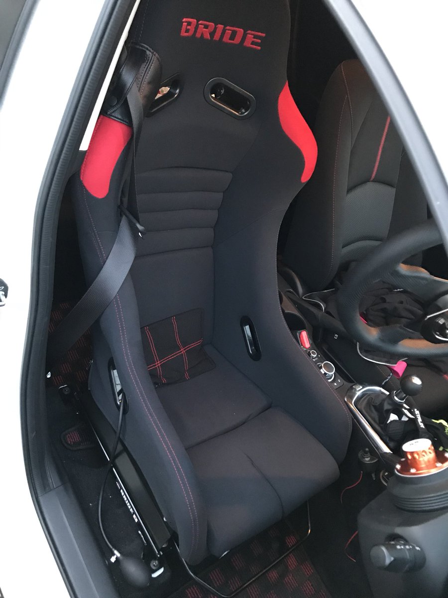 かいちょーさん𓅪𓅪 デミオのフルバケを悠斗と石川に手伝ってもらって つけたった ステアリングもデミオだし デミオを感じる 今日はわざわざありがとでした ブリッド ビオスiii ロードスター ハイオク高い 燃費悪い なんで デミオ 燃費いい