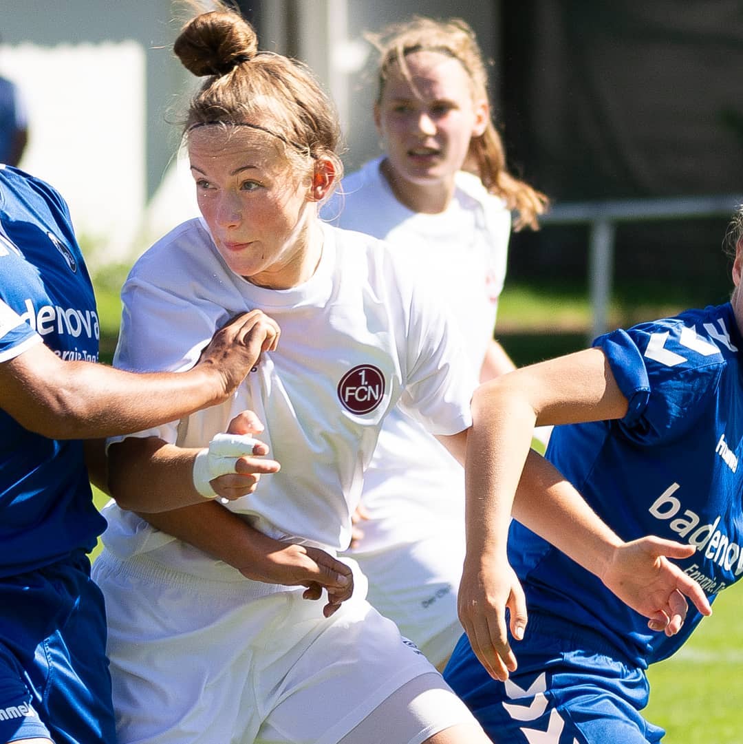 clubfrauen's tweet photo. #Rückenwind. Gestern gab es drei Punkte zur Heimpremiere unserer U17 in der #Bundesliga Süd gegen die furios gestarteten Mädels aus Frankfurt😍💪.  Das motiviert unsere Erste heute um 14:00 auswärts in Frauenbiburg #einverein #fcn #clubfrauen #womeninfootball #aufgehts #nuestart https://t.co/iQlNdRDVFz