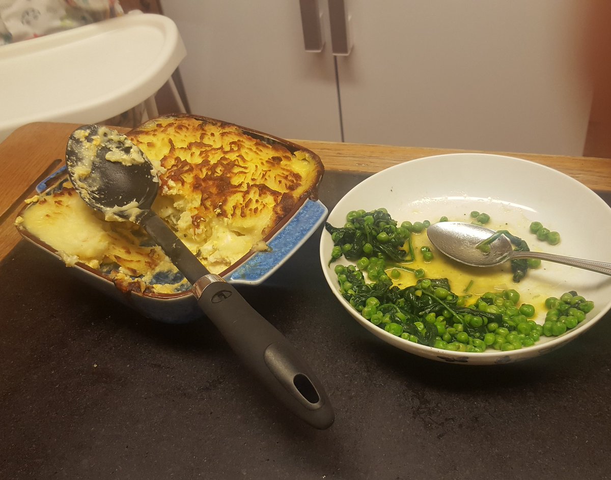 Lynette_Jenkins's tweet image. Fantastic fish pie was amazing @Deanedwardschef #cookslow the family loved it 😂😂😂
