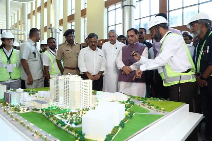 CMOGuj's tweet photo. Gujarat CM @vijayrupanibjp visited &amp; reviewed final stage of work of Rs.582-crore 1500-bed ultra-modern Sardar Vallabhbhai Patel Institute of Medical Science &amp; Research in Ahmedabad being built by @AmdavadAMC under SJMMSVY and will be dedicated by PM @narendramodi in January 2019 https://t.co/118Nrpja5r