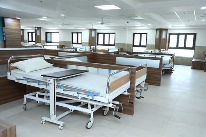 Gujarat CM <a href="/vijayrupanibjp/">Vijay Rupani Memorial</a> visited &amp; reviewed final stage of work of Rs.582-crore 1500-bed ultra-modern Sardar Vallabhbhai Patel Institute of Medical Science &amp; Research in Ahmedabad being built by <a href="/AmdavadAMC/">Amdavad Municipal Corporation</a> under SJMMSVY and will be dedicated by PM <a href="/narendramodi/">Narendra Modi</a> in January 2019