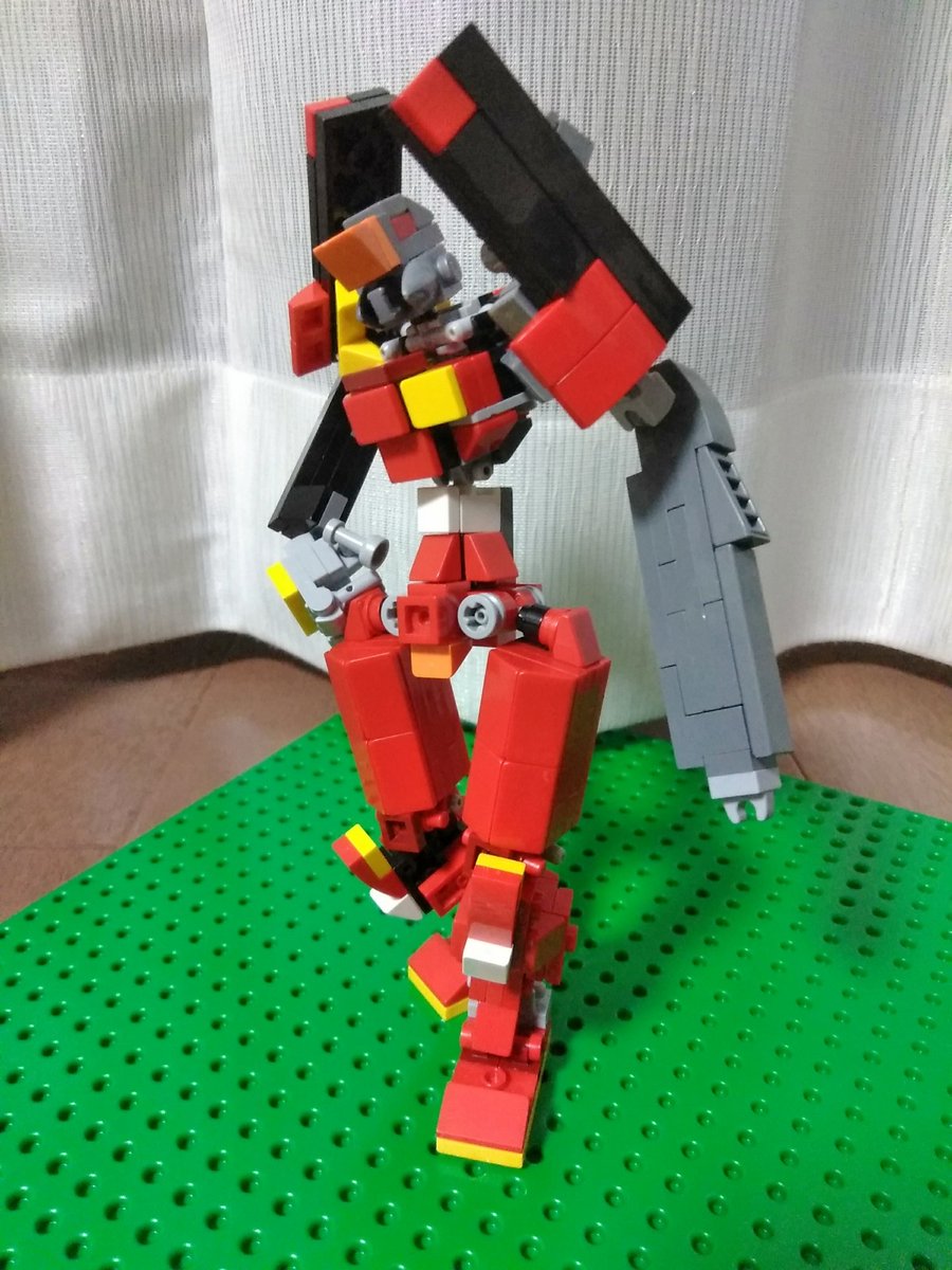 TohruWatabe's tweet photo. 息子十歳、著名なだいすけさんロボを改造して某汎用人型決戦兵器改２号機をこさえる。
#dsk3
#レゴロボ
#ヱヴァ https://t.co/jZp6RKcEDd