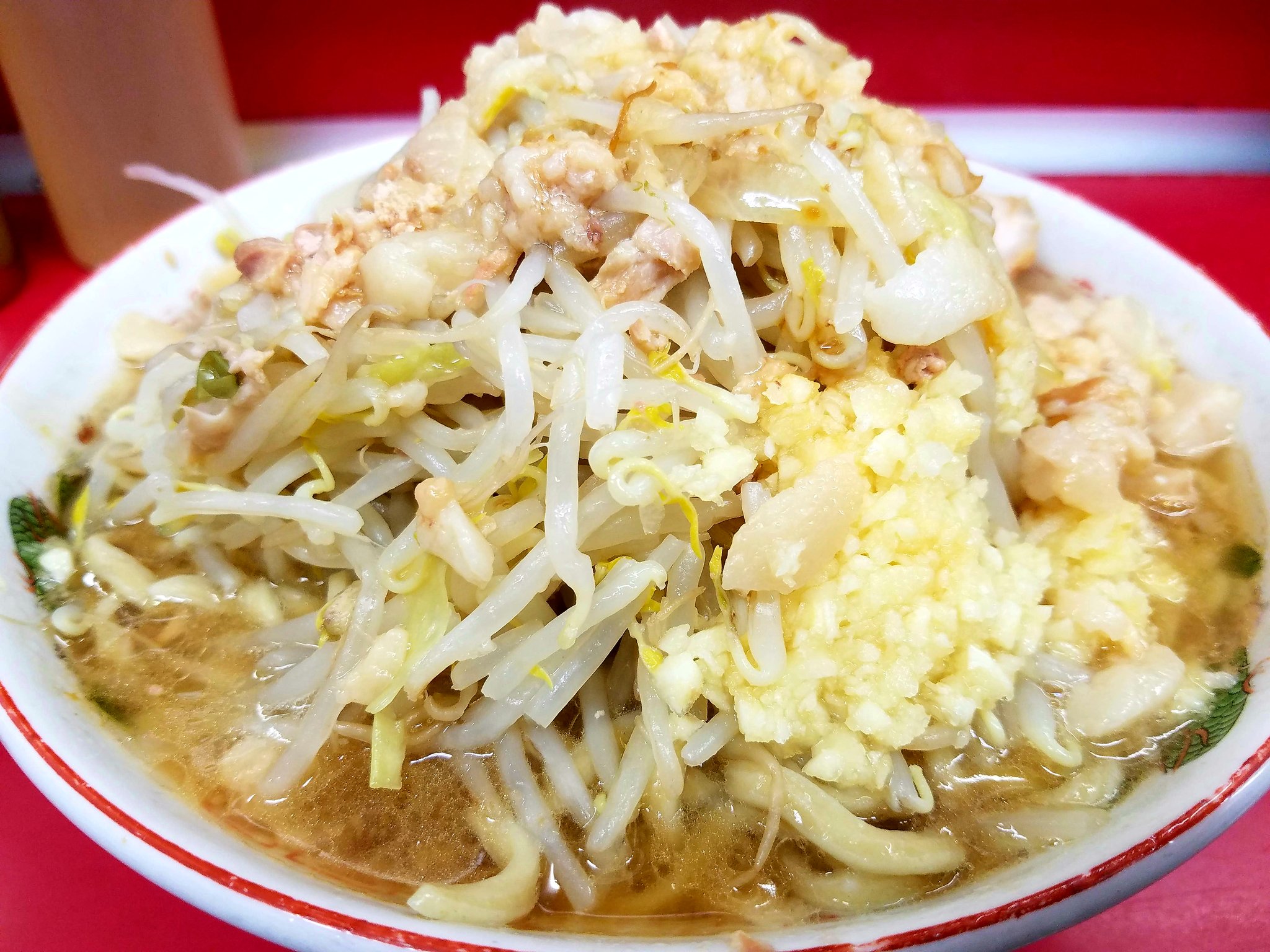 Snb Punx 小ラーメン 藤沢二郎 コールは全マシ 弾力のあるしなやかな麺が美味い 他店より麺量が多いのも むしろこの麺ならうれしい キレのある微乳化スープも麺とバランスよくマッチ 豚も柔らかく 野菜も適度にクタシャキ 美味かった 藤沢二郎