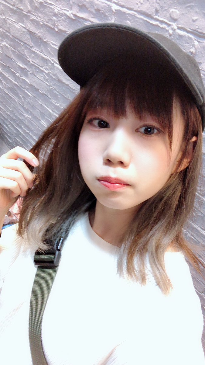 Moshimo Vo Gt 岩淵紗貴 髪の毛グレーにした ブリーチしまくってたから トリートメントでケアしたー 今度は オン眉にしたい Moshimo Vo Gt 岩淵紗貴 髪の毛グレーにした ブリーチしまくってたから トリートメントでケアしたー 今度は オン眉にしたい