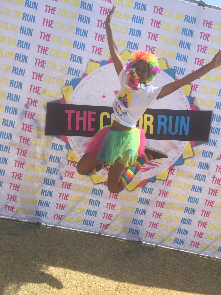 Sandz_Harris's tweet image. Skyscraper!! Before we got some crazy colors all over us😜 #MoreClowning #TheColorRunSA #Happiest5K #TheColorRun #MediHelpFun