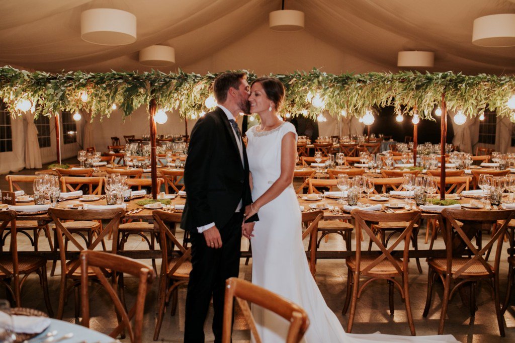 Boda en Los Lagos de Maria de Borja y Carmen. ellasevistedeblanco.com/2018/09/16/bod…