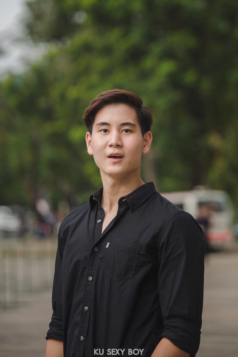 kusexyboy's tweet photo. “หมอดูบอกว่า...จะได้แฟนชื่อฟลุ๊ค เรียนวิศวะ ม.เกษตร” 💚⚙️ #KUSEXYBOY x #FreshyNight2018
-ฟลุ๊ค
IG : flukepnp
#วิศวกรรมศาสต์ #ปี3 #KU76 #KUSEXYBOY #flukepnp
📷 Photographer : afterismyname https://t.co/yliAuBubQR