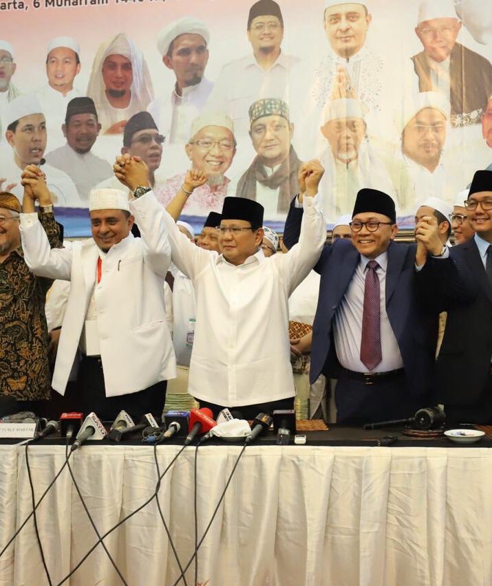 ZUL_Hasan's tweet photo. Memenuhi undangan para Habaib menghadiri Ijtimaβ Ulama ke II
Alhamdulillah. Pilihan para Habaib & Ulama sejalan dengan pilihan Partai Amanat Nasional - PAN mendukung Prabowo - Sandi (PAS) di Pilpres 2019.
YANG PAS Memang PILIH PAN π #12Pas
https://t.co/wg2RVdqxSs https://t.co/SlnZ7ZTjRe