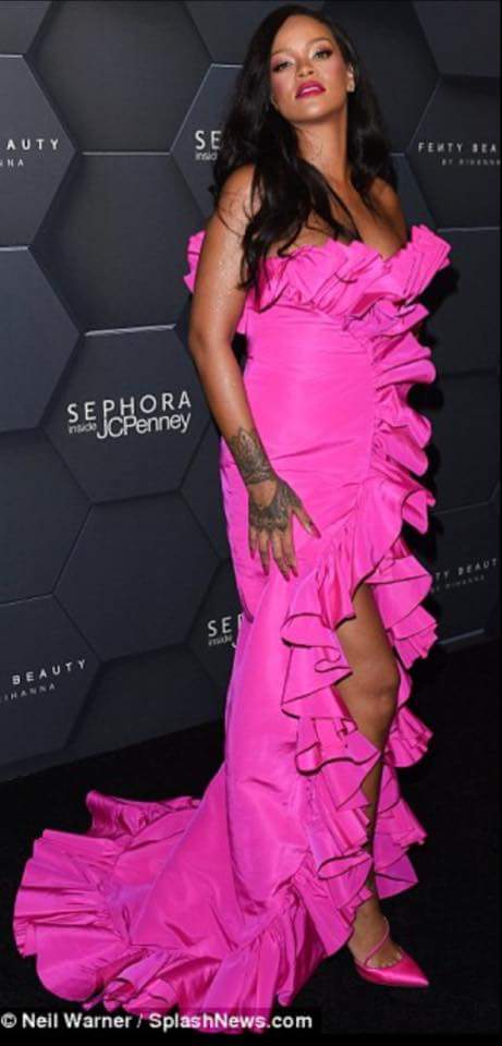 CardeeMauley's tweet photo. Rihanna really pretty in Pink with her mom's for Sephora JCPenney ๐ผ๐ผ #QueenTing๐ https://t.co/Y9pfqRP2qk