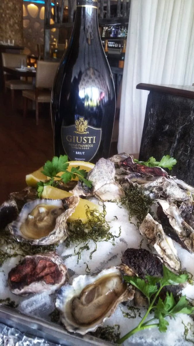 ExperienceSeven's tweet photo. Eat fish live longer, eat Oyster love longer  #experienceseven @chefkiranjethwa #healthymeals #freshfood #chefkiranjethwa #bestrestaurantinnairobi #chefkirancreations #oystersundays https://t.co/Lzal5J87Ke