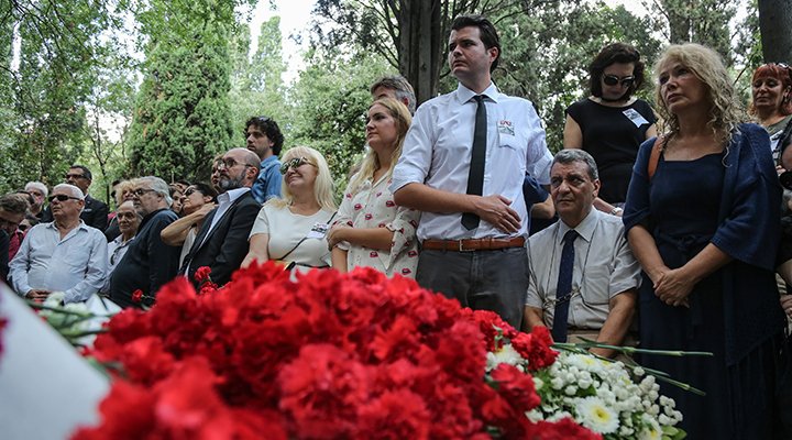 Tarık Akan vefatının 2. yılında mezarı başında anıldı
goo.gl/gwdBtM