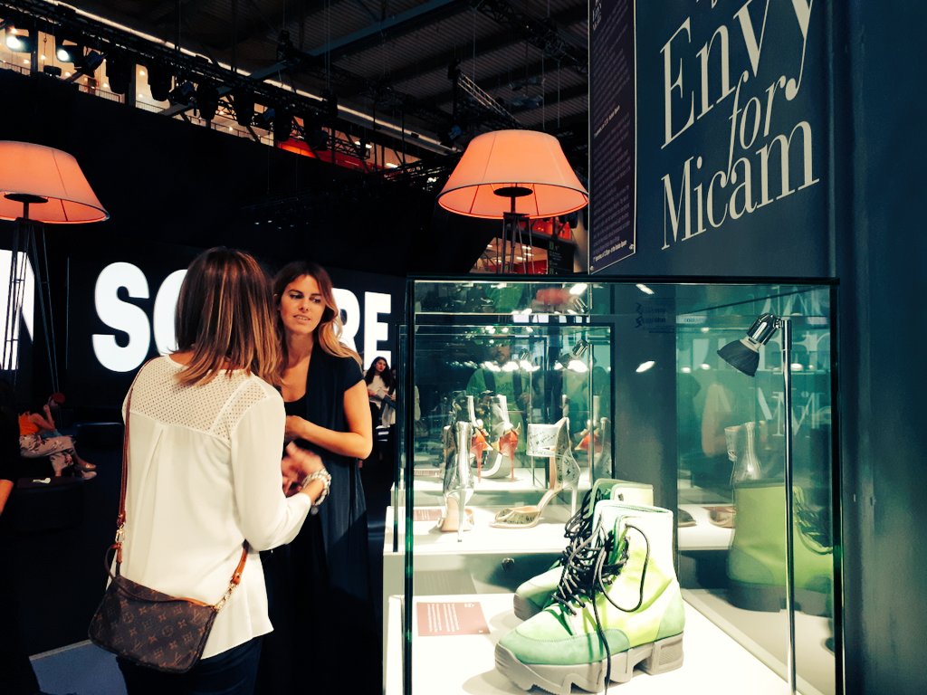 FieraMilanoSpa's tweet photo. Lasciarsi infiammare d'invidia non è mai stato così di #moda. Appuntamento a #FieraMilano con #micam la più importante fiera internazionale della #calzatura. Fino al #19settembre. In concomitanza con #mipel114 @TheBagShow https://t.co/LSakhBs2tR
