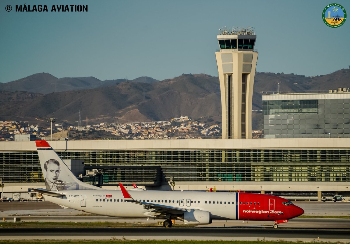 737 de <a href="/Norwegian_ES/">Norwegian</a> rodando, y de fondo, nuestros <a href="/controladores/">😉Controladores Aéreos 🇪🇸</a>, velando por la seguridad y su buen hacer para distribuir la gran cantidad de vuelos que llegan y salen de #Málaga cada día! #FelizDomingo